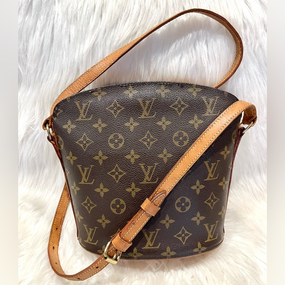 Authentic Louis Vuitton Drouot Crossbody Shoulder Bag Tote Purse (***Has flaws)